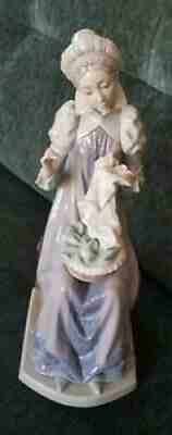 Vtg 1980 Lladro #5126 Medieval Lady Sewing Trousseau Daisa Figurine Retired