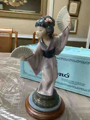 Rare And Collectible Lladro : Lladro Geisha With 2 Fans Value