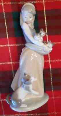 VINTAGE LLADRO GIRL WITH KITTENS IN APRON 9 top