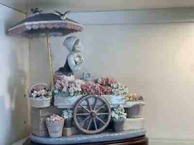 LLADRO FLOWERS OF THE SEASON Girl With Flower Cart Fig/Sculp #1454 Orig Box Too