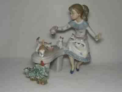 Lladro Meal Time Porcelain Girl Feeding Cats Kittens #6109 - Gloss Finish - MINT