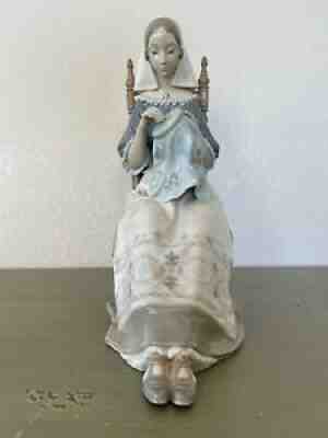 Vintage LLADRO #4865 Insular Embroideress Embroidery Lady Figurine Retired