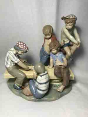 Lladro/Nao Glazed Porcelain-Boys Playing Cards Figurine #7084 No Original Box