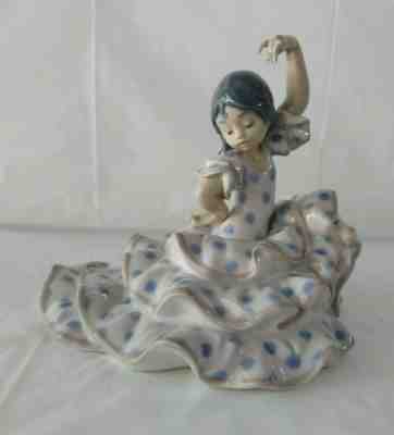 Vintage Lladro Spanish Dancer # 5390 Spain Porcelain Collectible Figurine 5 1/2