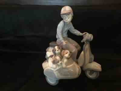 LLADRO #5794 PRECIOUS CARGO BOY MOTORBIKE PUPPIES !