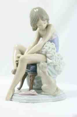 【リヤドロ】 LLADRO 吉】CO687 LLADRO☆希少☆廃盤磁器フィギュリンNo.5689 フィギュリン 「可愛いお花屋 磁器人形 工芸品
