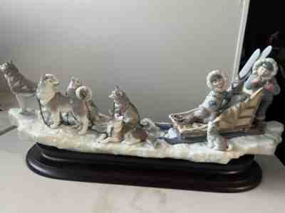 ONWARD! LLADRO PORCELAIN FIGURINE Salvador Debon Rare ï¿¼ Sculpture Dog Sledding ï¿¼