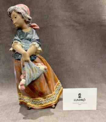 LLADRO Girl Carrying Flowers #3507 Matte Gres Finish RETIRED