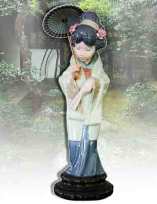 Vintage LLADRO 4988 Oriental Spring Geisha with Parasol Umbrella Figurine MINT