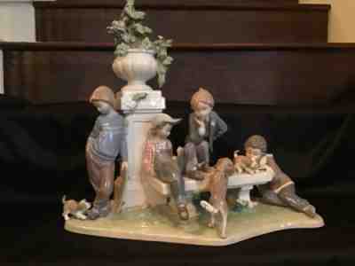 LLADRO #5539 â?? PUPPY DOG TAILS, Boys in park with Dogs