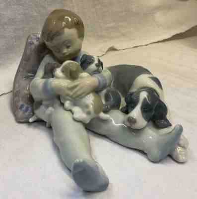 Lladro shops antique retired porcelain figurine “Sweet dreams” #1535