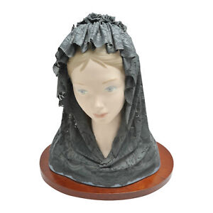 Lladro Figurine, Bust with Black Veil, Capricho (11538) 14.5