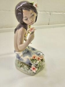 Lladro Aroma Hawaiian Hula Girl #4154