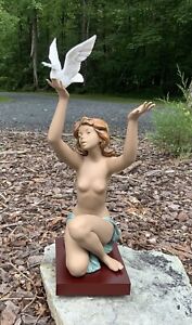 Lladro “Peace Offering” #3559 Woman & Dove On Base “Rare Mint Condition” IOB