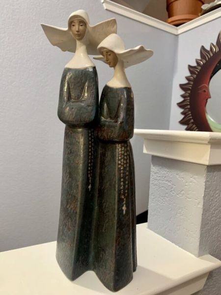 Lladro Two Nuns With Rosaries Figurine 13.5 Inches Tall