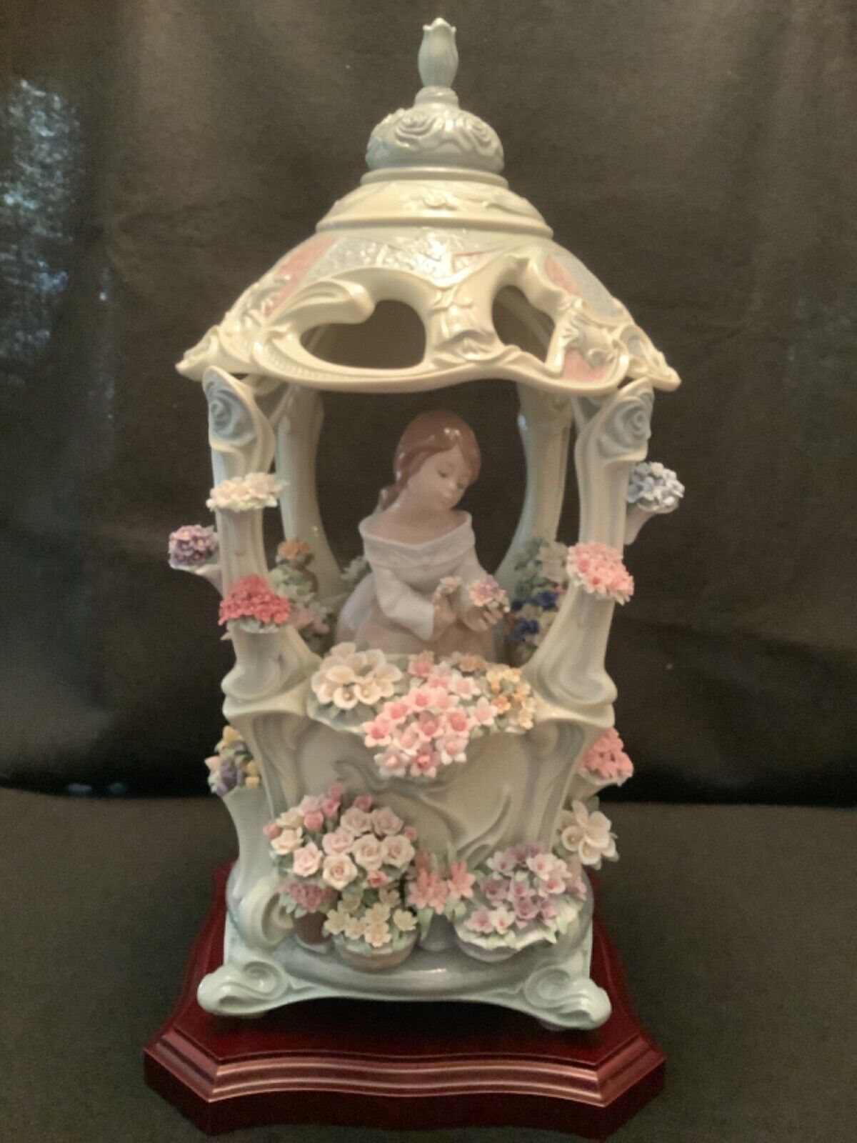 LLADRO Retired “Gazebo in Bloom” #1865