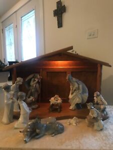 LLADRO NATIVITY SET  10 FIGURINES PLUS LIGHTED MANGER MINT CONDITION FAST SHIP