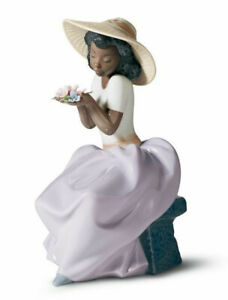 LLADRO SWEET FRAGANCE #6822 BRAND NIB DARK SKINNED GIRL BEAUTIFUL