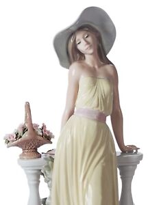 Lladro “Time For Reflection" #5378 With Box. Stunning! Excellent Condition.