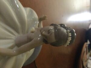 LLadro Porcelain Figurine SENTADA En La Fiesta #05859 with box