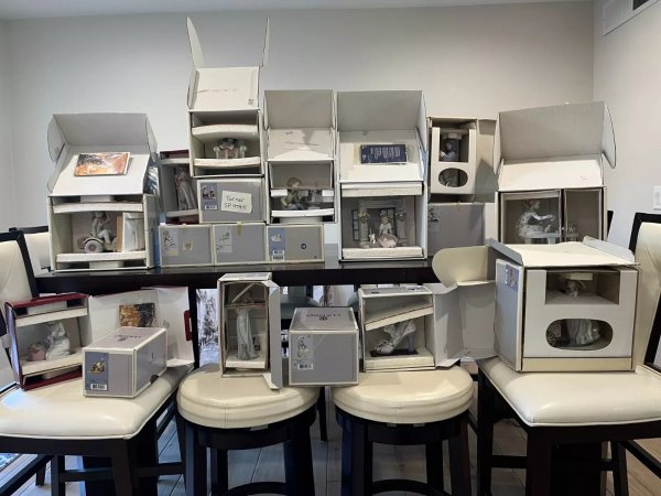 Lladro collection. Most retired. Cat themed. Most have original boxes.