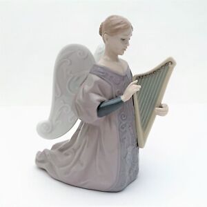 Lladro- Heavnly popular Harpist (Angel)