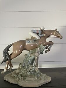 リヤドロ 乗馬クラブの恋人たち Jockey with Lass フィギュリン リヤドロ 乗馬クラブの恋人たち Jockey with Lass フィギュリン EEK133