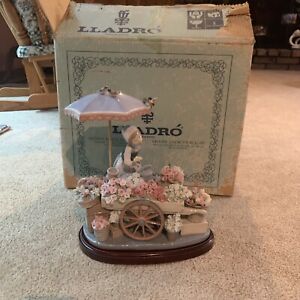 Lladro 1454 “Flowers of the Season”Flower Cart Porcelain Figurine W/original Box