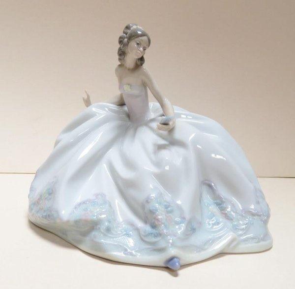 Lladro "At The Ball" Porcelain Figurine - Lady In Gown w/ Fan #5859