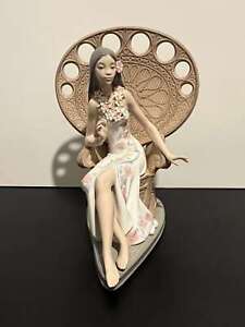 Lladro Dama Hawaiana (Hawaiian Beauty) #1512