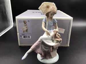 Lladro 07612 Descanso En El Paseo Picture Perfect Porcelain Figurine