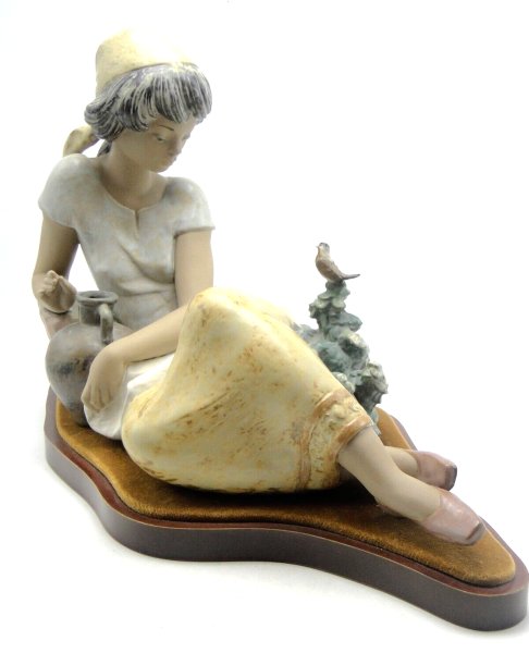 Rare And Collectible Lladro : LLADRO WOMAN WITH WATER JUG Value