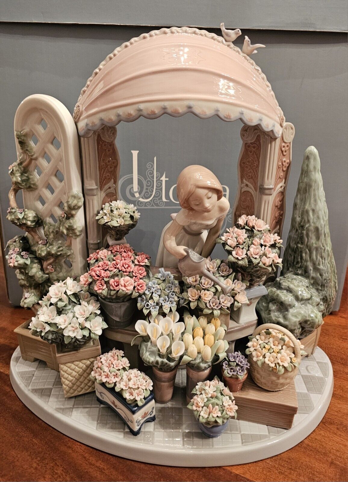 Lladro Romantic Feelings Woman Large Figurine Floral Spain Porcelain #8250 Boxed