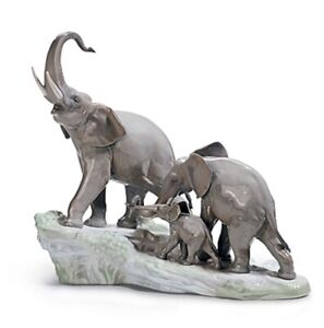 Lladro Elephants Walking 1150 Porcelain Figurine Used Excellent Condition