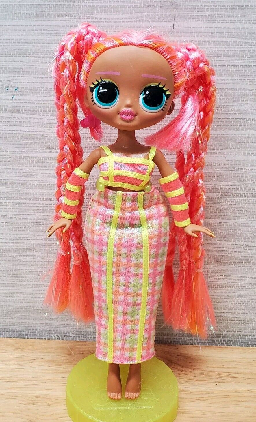 2020 LOL Surprise OMG Lights Dazzle Doll Complete Outfit W /Stand