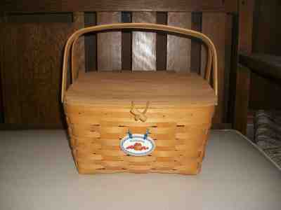 LONGABERGER SIGNED TWG 1999 PIE CARRIER BASKET WITH RISER & PLASTIC INSERT EXCEL