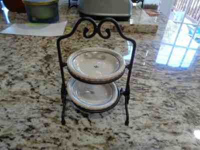 LONGABERGER  JW  MINIATURE WROUGHT IRON TWO PIE STAND WITH 2 DISHES