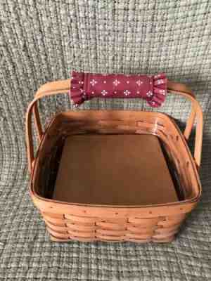 Longaberger Basket 1995 Pie/Cake Carrier w/Protector, Wooden Riser, &Handle Grip