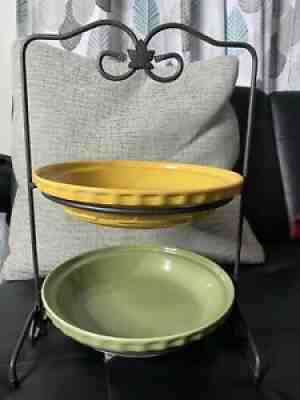 Longaberger Save/Butternut Pie Plate set/2 & Wrought Iron stand