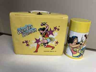 Vintage Yellow Version Wonder Woman 1977 Alladdin Lunchbox Thermos Kit Vinyl.Htf