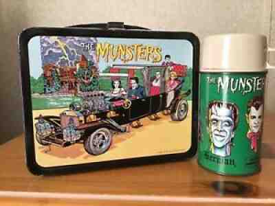 VINTAGE THE MUNSTERS LUNCHBOX AND THERMOS