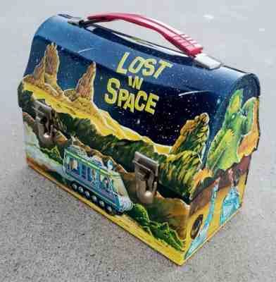 VINTAGE 1967 LOST IN SPACE LUNCH BOX EAR MINT SUPER CLEAN DOME TOP