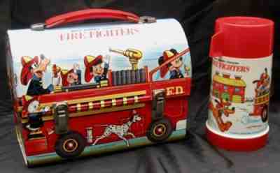 Lot - Collection of six vintage lunch boxes including The Peanuts (with  thermos), Peter Pan, Snow White, Fire Fighters, a Disney School Bus, and a  Disney World lunch box.