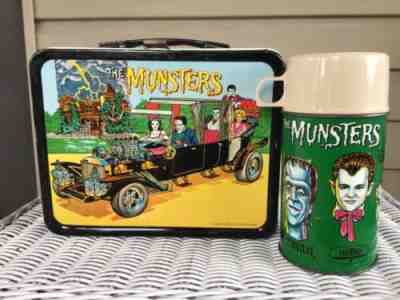 VINTAGE THE MUNSTERS LUNCHBOX AND THERMOS