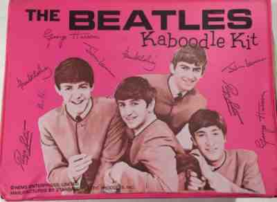 1964 VINTAGE BEATLES KABOODLE KIT VINYL LUNCH BOX PINK RARE!!!!!