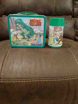 1975 SID & MARTY KROFT - LAND OF THE LOST - VINTAGE METAL LUNCHBOX W/ THERMOS ð??¥