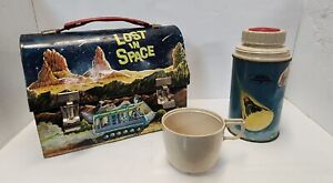 Vintage 1967 Lost in Space Dome Lid Metal Lunchbox with 8oz. Thermos (SC)