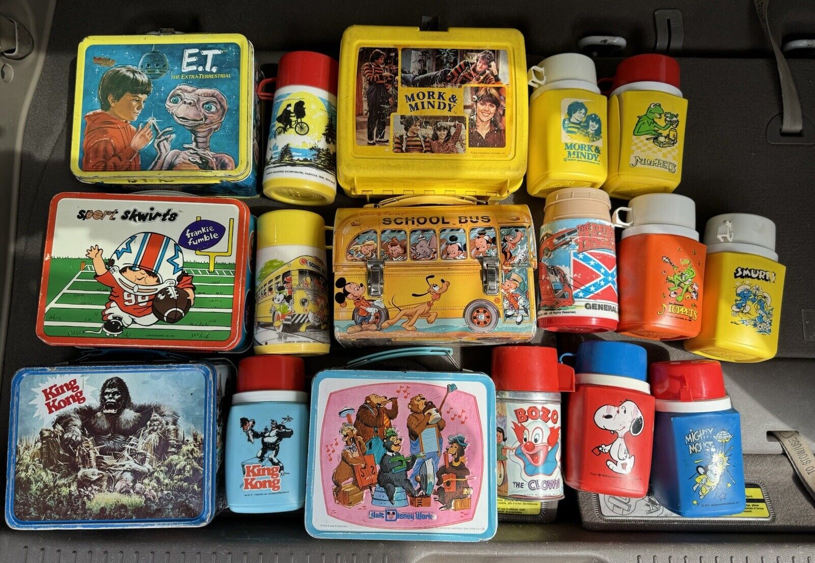 Rare And Collectible Lunch Boxes : Carry Vintage Lunch Box Value Guide ...