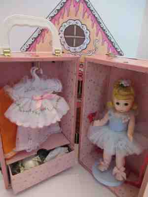 ENCHANTED DOLL HOUSE MADAME ALEXANDER BALLERINA TRUNK DRESSES PLAYSET 1983 NR 