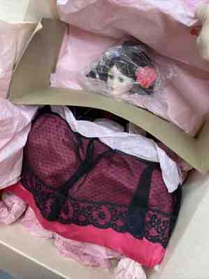1983 Madame Alexander 21"Doll Goya Portrait #2235 MIB W Stand